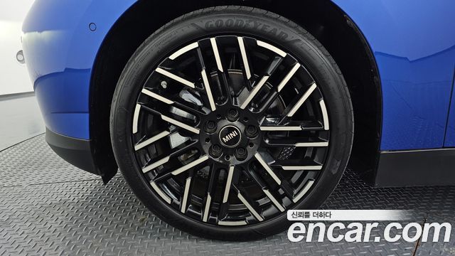 Mini Cooper SE Favoured — пробег 4 920 км — фото 5 из 5