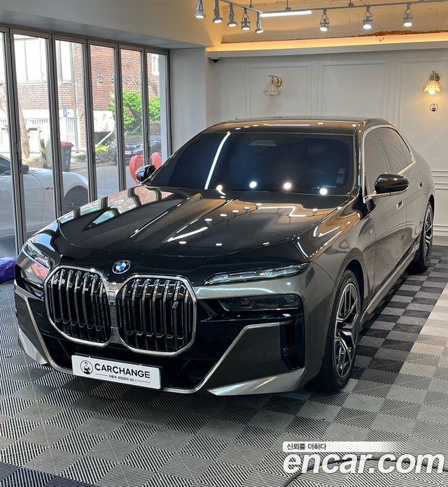BMW i7 eDrive 50 M Sport Limited — пробег 45 500 км — фото 1 из 5