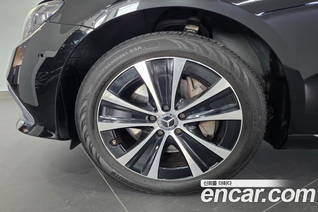 Mercedes-Benz E-Class E300e 4MATIC Exclusive — пробег 69 070 км — фото 5 из 5