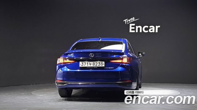 Lexus ES F-Sport — пробег 75 228 км — фото 4 из 5
