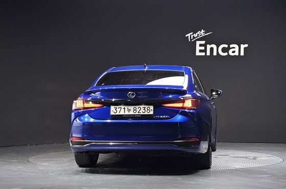 Lexus ES F-Sport — пробег 75 228 км — фото 4 из 5