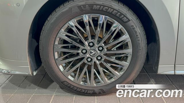 Lexus LM 500h Royal — пробег 7 827 км — фото 5 из 5