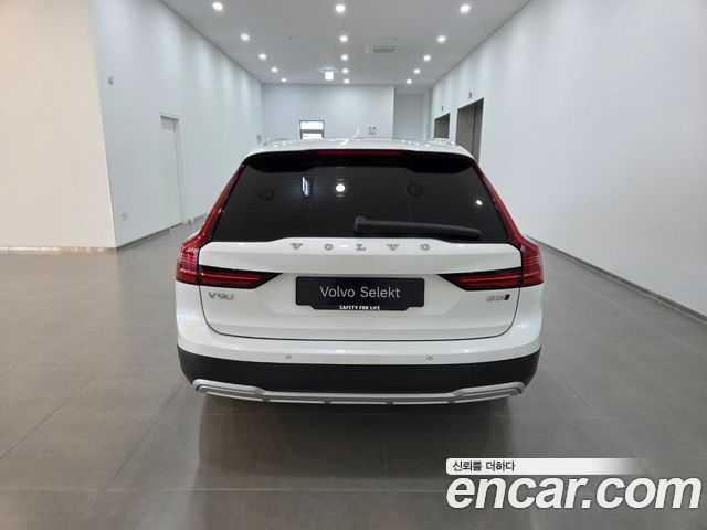 Volvo V90 B5 Ultra AWD — пробег 7 395 км — фото 4 из 5