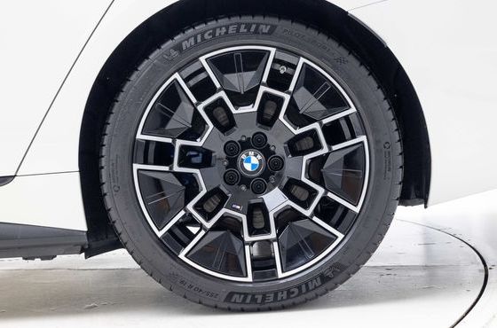 BMW i4 eDrive40 M Sports — пробег 4 500 км — фото 5 из 5