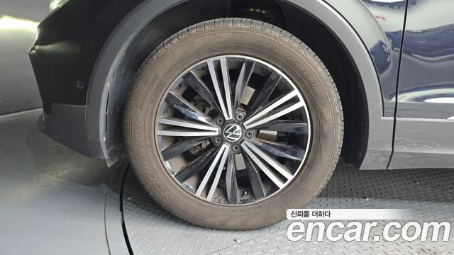 Volkswagen Tiguan 2.0 TDI Premium — пробег 21 435 км — фото 5 из 5