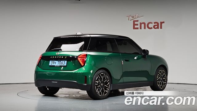 Mini Cooper SE Favoured — пробег 31 365 км — фото 2 из 5