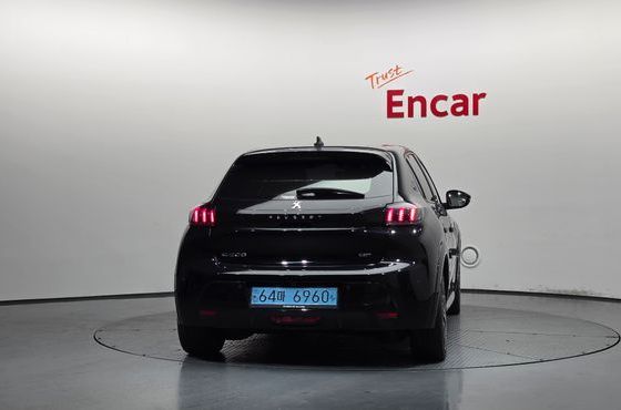 Peugeot 208 GT — пробег 98 785 км — фото 4 из 5