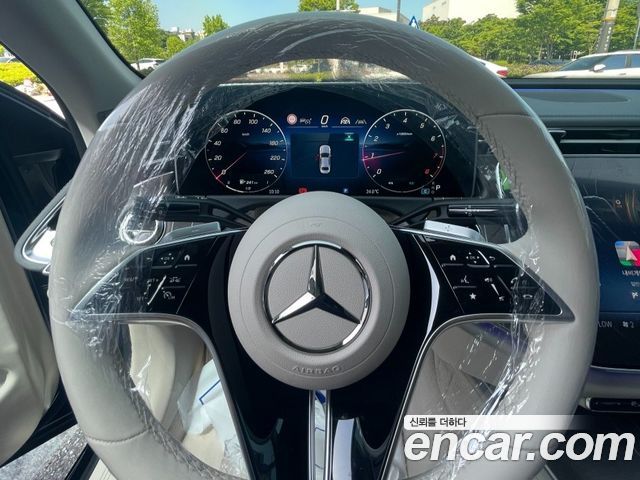 Mercedes-Benz E-Class E300 4MATIC Exclusive — пробег 860 км — фото 2 из 5