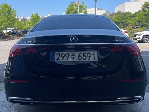 Mercedes-Benz E-Class E300 4MATIC Exclusive — пробег 860 км — фото 4 из 5