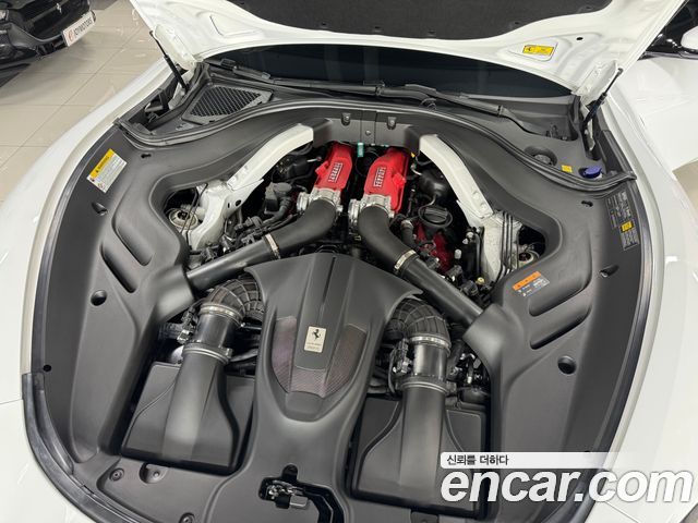Ferrari Roma 3.9 — пробег 10 200 км — фото 5 из 5