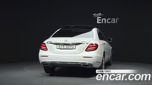 Mercedes-Benz E-Class E300 4MATIC Exclusive — пробег 176 585 км — фото 4 из 5