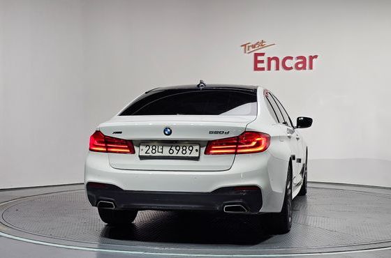 BMW 5-Series 520d xDrive M Sport Package Plus — пробег 97 930 км — фото 4 из 5