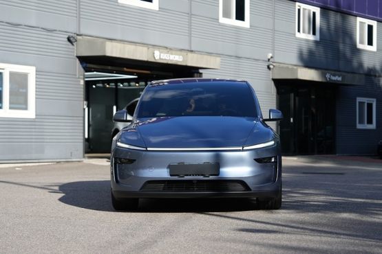 Tesla Model Y L Long Range AWD — пробег 110 км — фото 3 из 5
