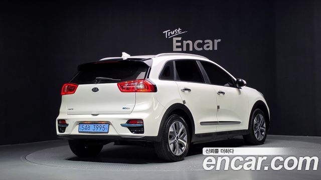 Kia Niro Prestige — пробег 174 526 км — фото 2 из 5