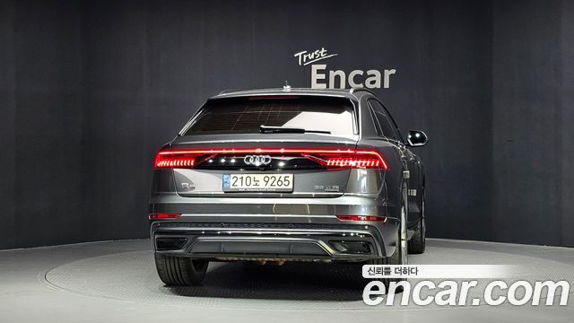 Audi Q8 55 TFSI Quattro Premium — пробег 123 176 км — фото 4 из 5