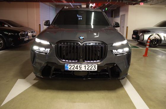 BMW X7 xDrive 40d M Sport 7 STR — пробег 4 000 км — фото 3 из 5