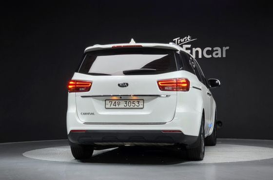 Kia Carnival 11-Seater Prestige — пробег 170 002 км — фото 4 из 5