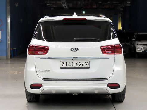 Kia Carnival 9-Seater Luxury — пробег 211 232 км — фото 3 из 5