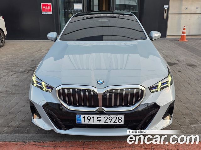 BMW 5-Series 520i M Sport — пробег 1 550 км — фото 1 из 5