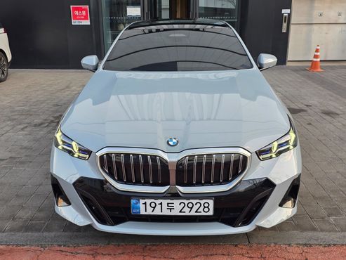 BMW 5-Series 520i M Sport — пробег 1 550 км — фото 1 из 5