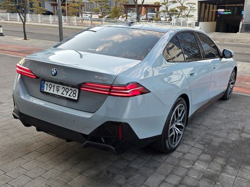 BMW 5-Series 520i M Sport — пробег 1 550 км — фото 3 из 5