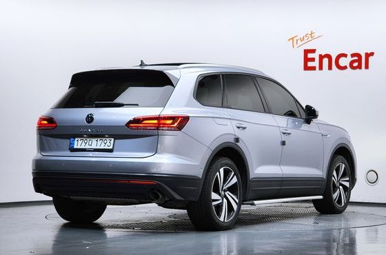 Volkswagen Touareg 3.0 TDI Premium — пробег 60 873 км — фото 2 из 5