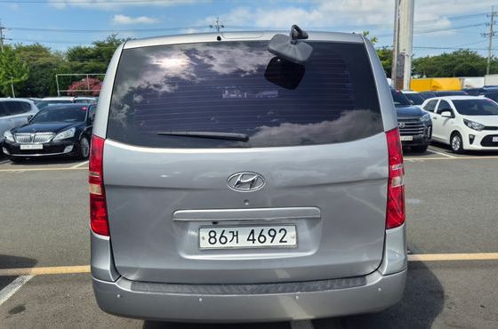 Hyundai Starex 5-Seater VAN CVX Luxury — пробег 236 000 км — фото 2 из 5