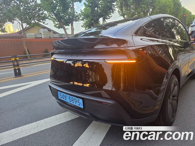 Tesla Model Y Premium RWD — пробег 1 639 км — фото 3 из 5