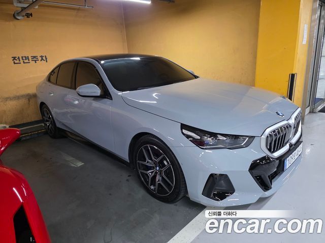 BMW 5-Series 523d xDrive M Sport — пробег 5 200 км — фото 2 из 5