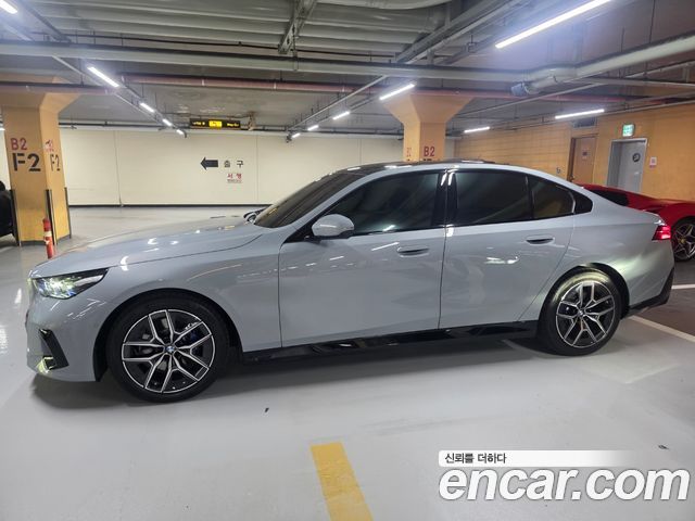 BMW 5-Series 523d xDrive M Sport — пробег 5 200 км — фото 4 из 5