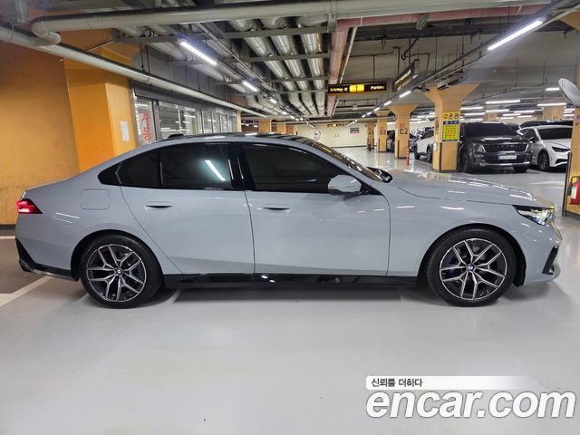 BMW 5-Series 523d xDrive M Sport — пробег 5 200 км — фото 5 из 5