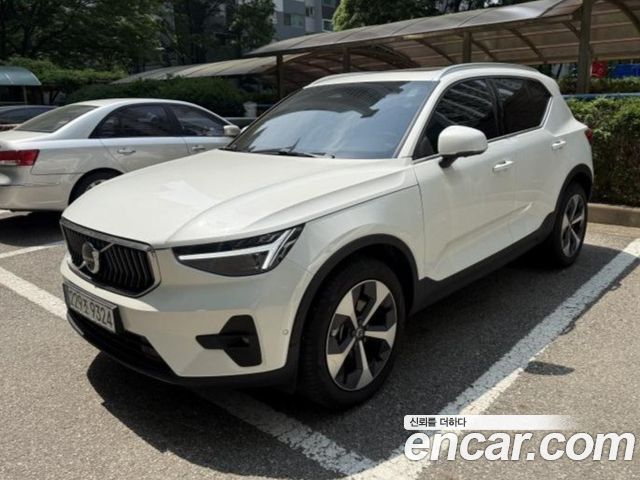 Volvo XC40 B4 Ultimate Bright — пробег 29 000 км — фото 2 из 5