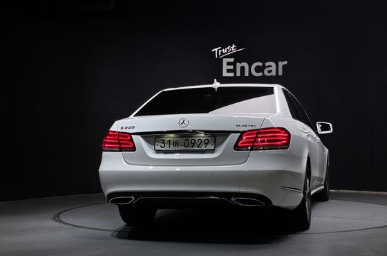 Mercedes-Benz E-Class E220 Bluetec Avantgarde — пробег 85 637 км — фото 4 из 5