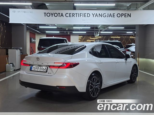Toyota Camry 2.5 XLE Hybrid — пробег 20 612 км — фото 2 из 5