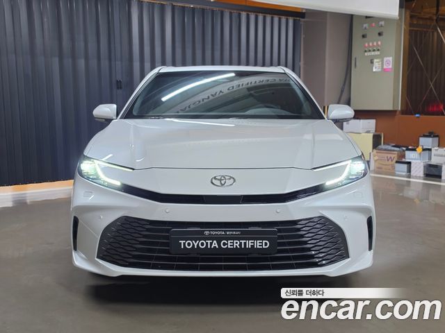 Toyota Camry 2.5 XLE Hybrid — пробег 20 612 км — фото 3 из 5