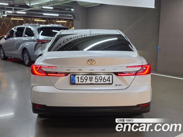 Toyota Camry 2.5 XLE Hybrid — пробег 20 612 км — фото 4 из 5
