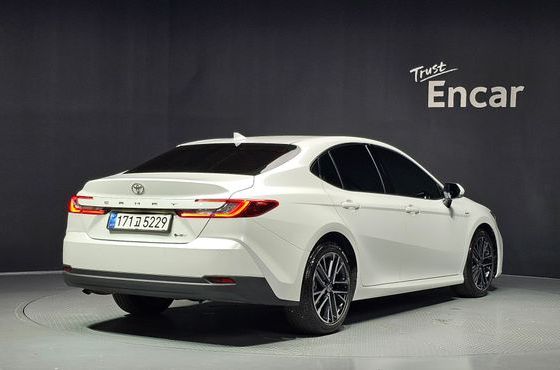 Toyota Camry 2.5 XLE Hybrid — пробег 9 042 км — фото 2 из 5