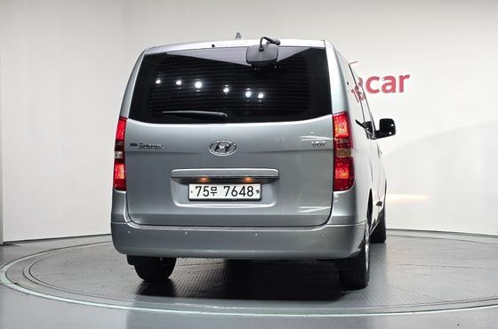 Hyundai Starex Wagon 11-Seater Smart — пробег 132 596 км — фото 4 из 5