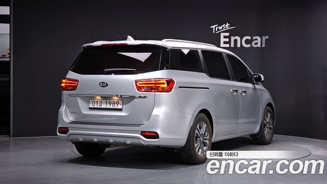 Kia Carnival 9-Seater Luxury — пробег 16 092 км — фото 2 из 5