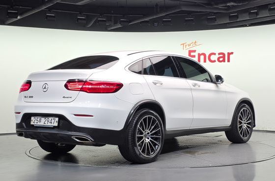 Mercedes-Benz GLC-Class GLC300 4MATIC AMG Line Coupe — пробег 146 875 км — фото 2 из 5