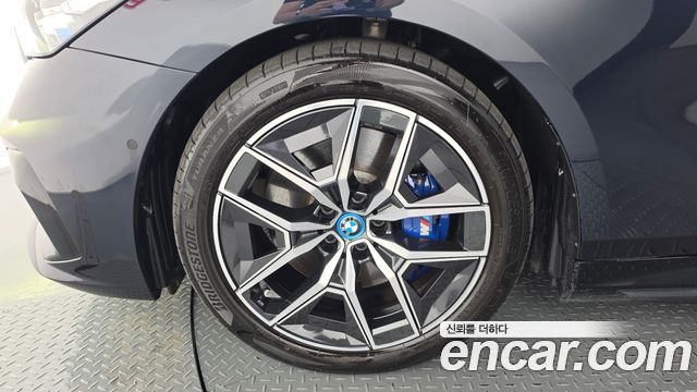BMW i5 xDrive 40 M Sport — пробег 18 023 км — фото 5 из 5