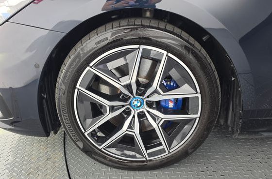 BMW i5 xDrive 40 M Sport — пробег 18 023 км — фото 5 из 5