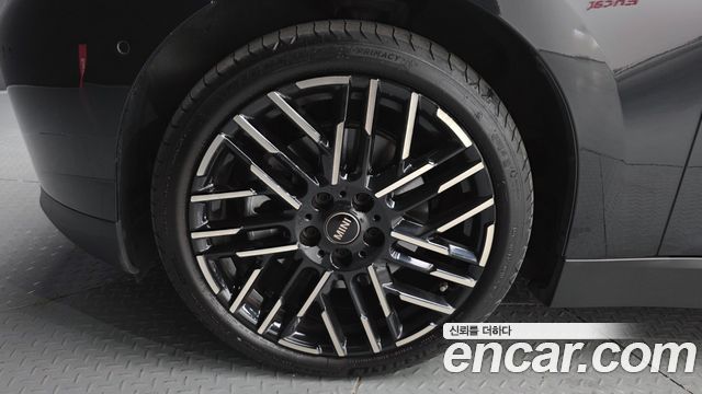 Mini Cooper SE Favoured — пробег 38 097 км — фото 5 из 5