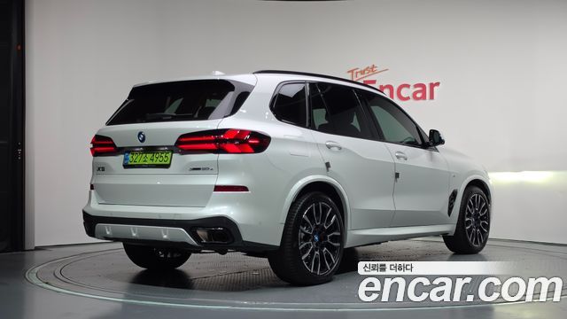 BMW X5 xDrive 50e M Sport — пробег 21 497 км — фото 2 из 5