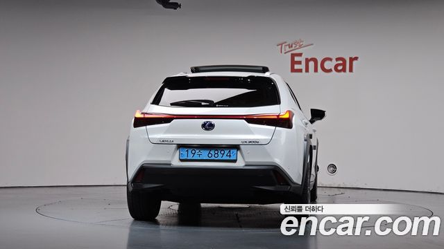 Lexus UX 2WD — пробег 33 310 км — фото 4 из 5
