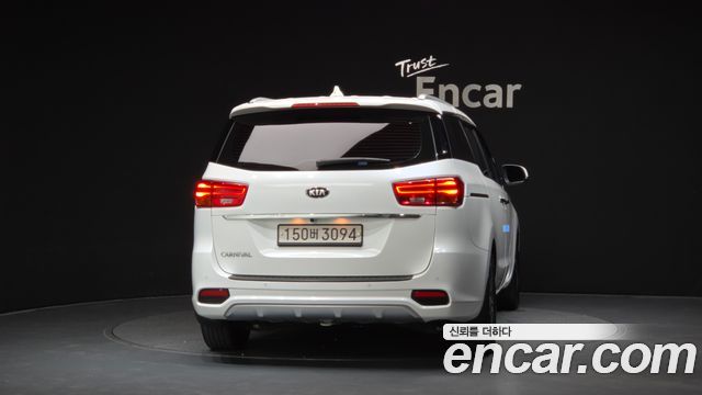 Kia Carnival из Кореи Encar