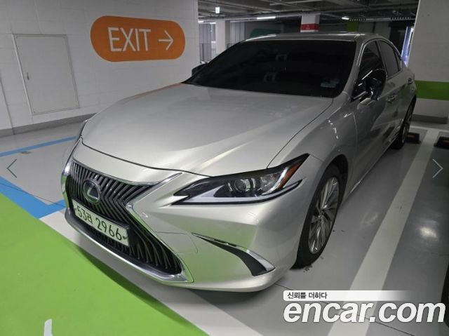 Lexus ES Luxury Plus — пробег 131 375 км — фото 2 из 5