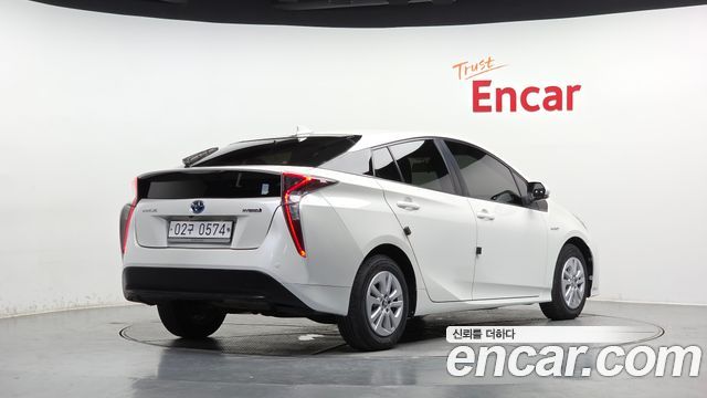 Toyota Prius 1.8 E — пробег 127 797 км — фото 2 из 5