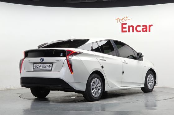 Toyota Prius 1.8 E — пробег 127 797 км — фото 2 из 5