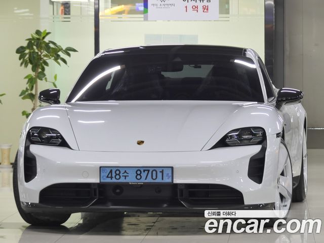 Porsche Taycan Turbo S — пробег 11 800 км — фото 1 из 5